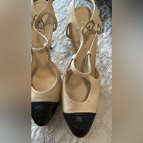 CHANEL SHOES - Picture 5 of 7